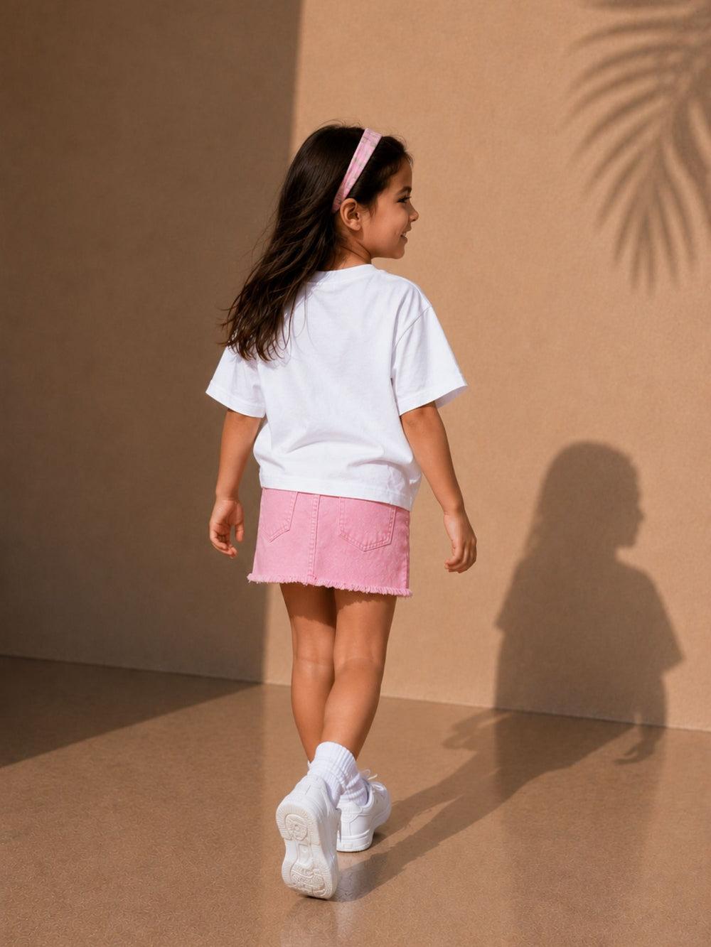 Girls's white oversized boxy t-shirt, view 2 | FLCN