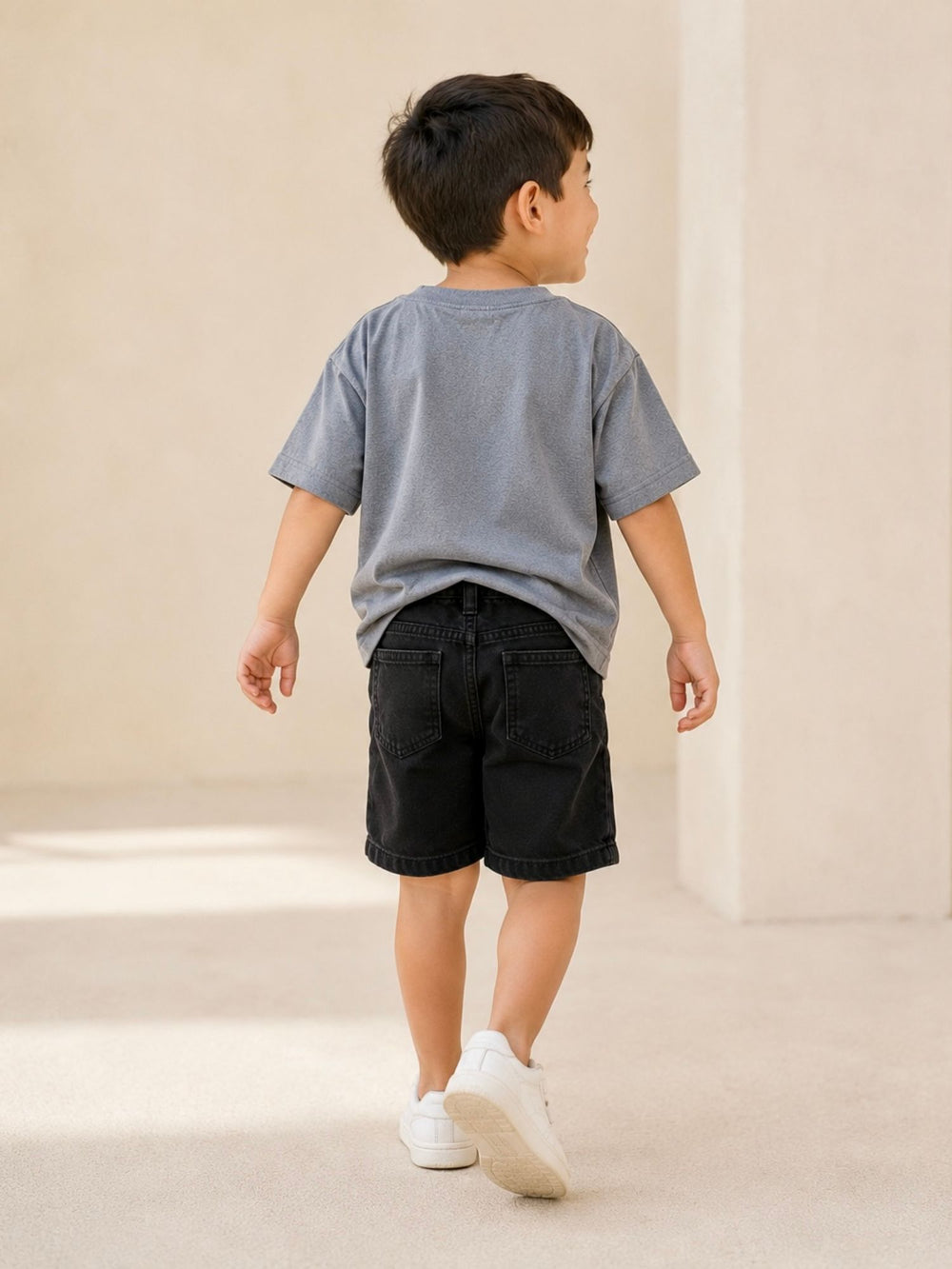 Boys' gray & black oversized drop-shoulder t-shirt with contrast pocket, view 2 | FLCN