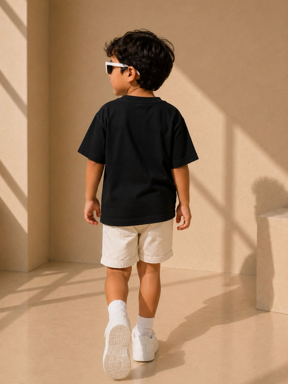Boys's black oversized boxy t-shirt, view 2 | FLCN