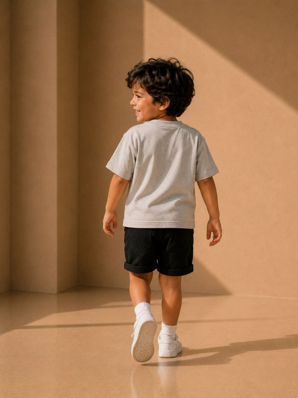 Boys's gray oversized boxy t-shirt, view 2 | FLCN
